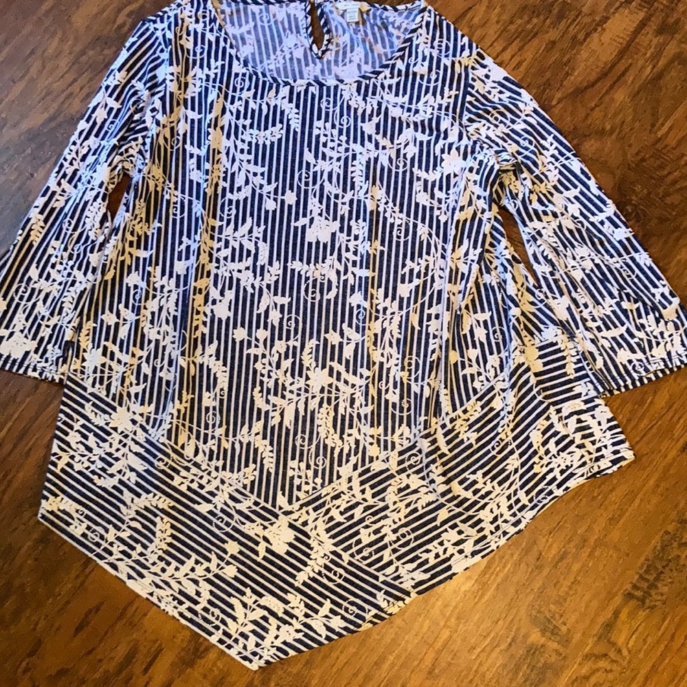 Floral Navy Blue/White Est 1948 Blouse size 18/20W